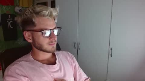 Snapshot of freddy_star chatting on 09.10.25 Frederick Perin online show from 09.10.25