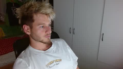 Snapshot of freddy_star chatting on 09.23.25 Frederick Perin online show from 09.23.25