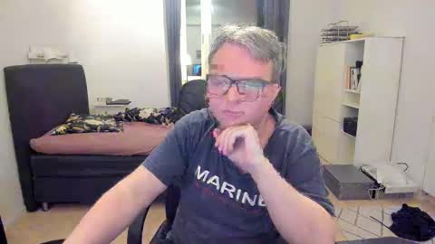 Snapshot of fredrik386959 chatting on 02.02.25 Fredrik online show from 02.02.25