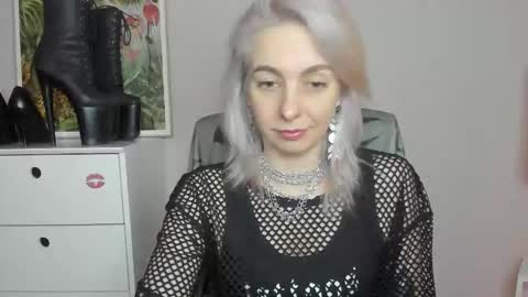 Snapshot of freeanne chatting on 06.11.26 Anne online show from 06.11.26