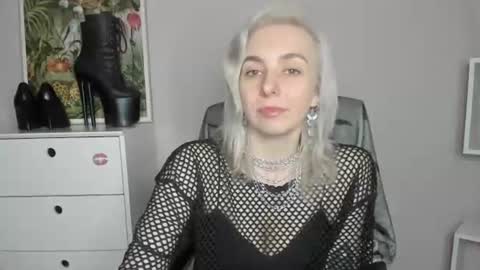 Snapshot of freeanne chatting on 06.16.26 Anne online show from 06.16.26