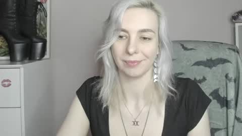 Snapshot of freeanne chatting on 07.13.26 Anne online show from 07.13.26