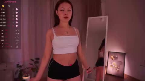 Snapshot of french_eyes chatting on 03.03.25 Emmy online show from 03.03.25