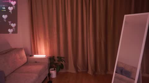 Snapshot of french_eyes chatting on 03.12.25 Emmy online show from 03.12.25