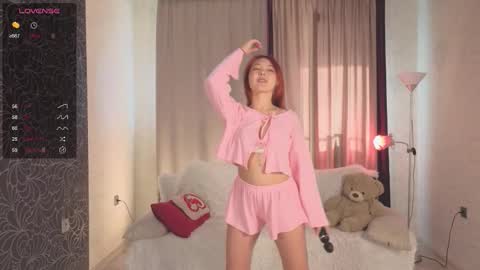 Snapshot of french_eyes chatting on 09.12.25 Emmy online show from 09.12.25