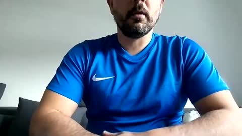 Snapshot of frenchhard0000 chatting on 12.23.24 Horny french hard online show from 12.23.24