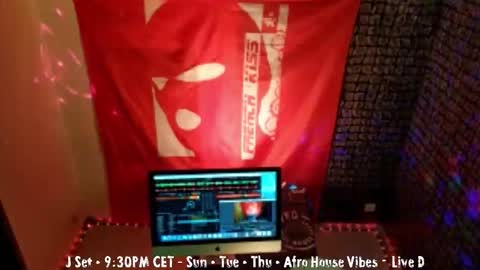 Snapshot of frenchkissdjfk chatting on 12.17.25 frenchkissdjfk online show from 12.17.25