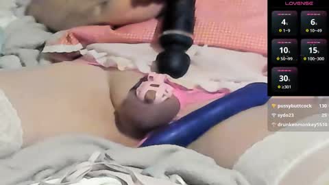 Snapshot of frenulumsnap chatting on 12.07.24 Meadow online show from 12.07.24