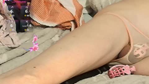 Snapshot of frenulumsnap chatting on 02.02.25 Meadow online show from 02.02.25