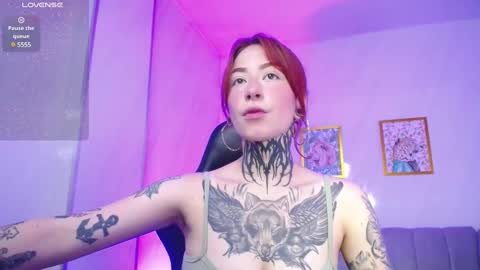 Snapshot of freya_b chatting on 02.04.25 freya online show from 02.04.25