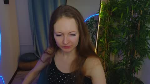 Snapshot of freya_nilsson chatting on 12.20.24 Freya online show from 12.20.24
