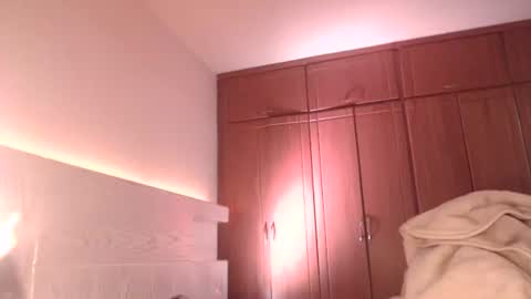 FREYJA LOREN online show from 03.01.25