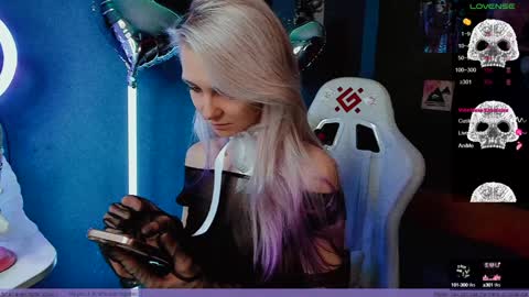 Frida A boost to fortune for the one who gives a thumbs up and a bonus lucky for those who support me by joining the fanclub online show from 01.23.25