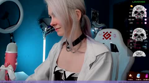 Frida A boost to fortune for the one who gives a thumbs up and a bonus lucky for those who support me by joining the fanclub online show from 01.28.25