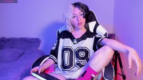 Snapshot of frida_lassi_ chatting on 10.05.25 frida_lassi_ online show from 10.05.25