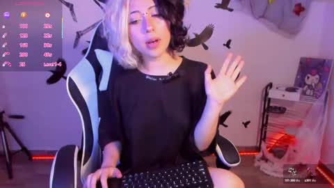 Snapshot of frida_lassi_ chatting on 10.17.25 frida_lassi_ online show from 10.17.25