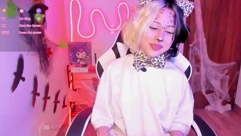 Snapshot of frida_lassi_ chatting on 10.20.25 frida_lassi_ online show from 10.20.25