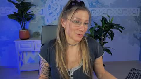 Frida Tander online show from 02.22.25