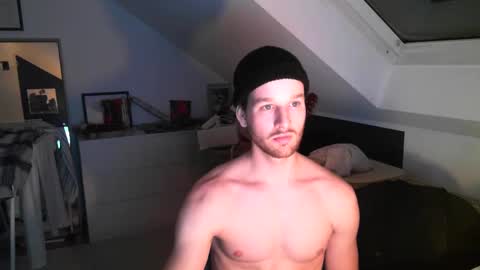 Snapshot of frozenyoga chatting on 12.13.24 frozenyoga online show from 12.13.24