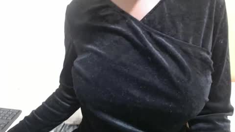 Snapshot of fruity28 chatting on 11.16.25 fruity28 online show from 11.16.25