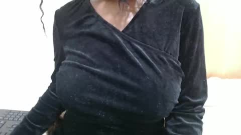 Snapshot of fruity28 chatting on 11.17.25 fruity28 online show from 11.17.25