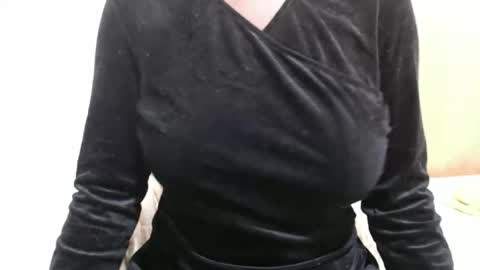 Snapshot of fruity28 chatting on 11.19.25 fruity28 online show from 11.19.25