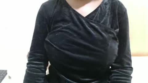 Snapshot of fruity28 chatting on 11.24.25 fruity28 online show from 11.24.25