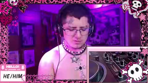 Snapshot of ftmbiggestclit chatting on 06.12.26 Kevin online show from 06.12.26