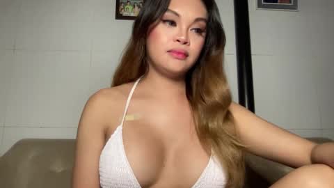 Snapshot of fuckalicious_ella chatting on 12.21.24 ella online show from 12.21.24