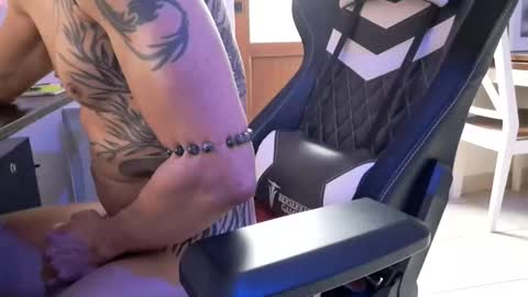 Snapshot of fullartofsex chatting on 01.10.25 FullArtOfSex online show from 01.10.25