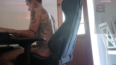 Snapshot of fullartofsex chatting on 09.10.25 FullArtOfSex online show from 09.10.25