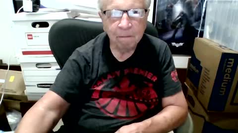 Snapshot of funclemike chatting on 06.13.26 funclemike online show from 06.13.26