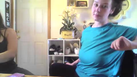 Linnys Palace online show from 09.19.25