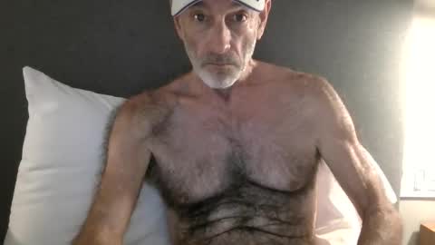 Snapshot of furrydawg chatting on 11.16.25 furrydawg online show from 11.16.25