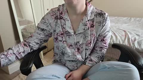 Snapshot of fuxkme_jen chatting on 12.27.24 fuxkme_jen online show from 12.27.24