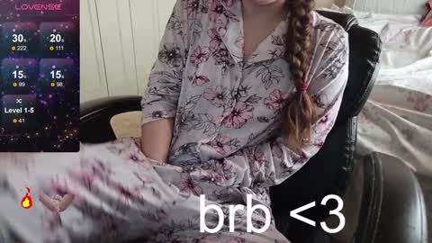 Snapshot of fuxkme_jen chatting on 01.04.25 fuxkme_jen online show from 01.04.25