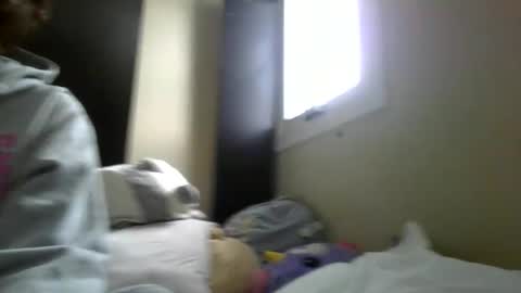 fuzzypeaches87 online show from 03.17.26