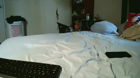 fuzzypeaches87 online show from 04.18.26