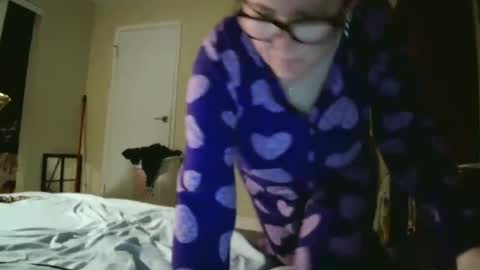 fuzzypeaches87 online show from 04.21.26