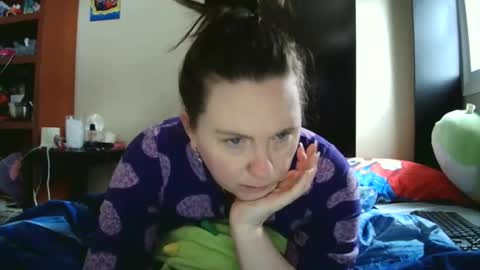 fuzzypeaches87 online show from 04.21.26