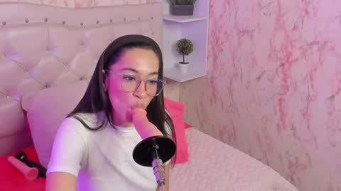 Snapshot of gabbieskinny chatting on 11.18.25 gabbieskinny online show from 11.18.25