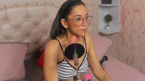 Snapshot of gabbieskinny chatting on 11.25.25 gabbieskinny online show from 11.25.25