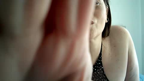 Snapshot of gabby_stone32 chatting on 09.18.25 gabby online show from 09.18.25