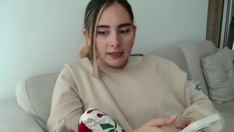 Snapshot of gabriela_miller_2 chatting on 10.23.25 Gabriela Miller online show from 10.23.25