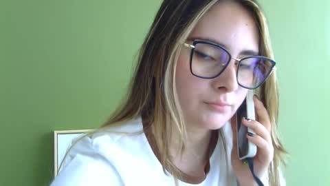 Snapshot of gabriela_miller_2 chatting on 11.10.25 Gabriela Miller online show from 11.10.25