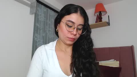 Snapshot of gabrielarossa chatting on 12.17.24 GabrielaRossa online show from 12.17.24