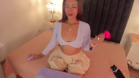 Snapshot of gabriella_ortiz chatting on 11.26.25 gabriella ortiz online show from 11.26.25