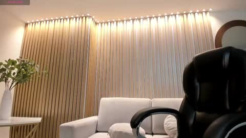 Gabriella Lee online show from 04.18.26