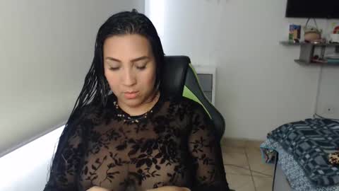 Snapshot of gaby_bluexx chatting on 01.27.25 Gaby Blue online show from 01.27.25