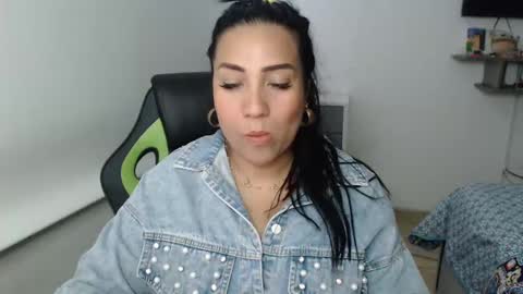 Snapshot of gaby_bluexx chatting on 01.29.25 Gaby Blue online show from 01.29.25